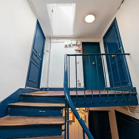 Nice Flat Under The Roofs Of Apartment *