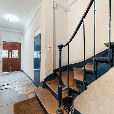 Nice Flat Under The Roofs Of * Paris