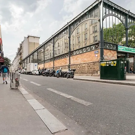 Nice Flat Under The Roofs Of * Paris