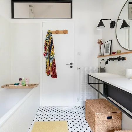 Nice Flat Under The Roofs Of